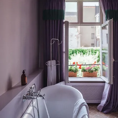 Otel Flora *