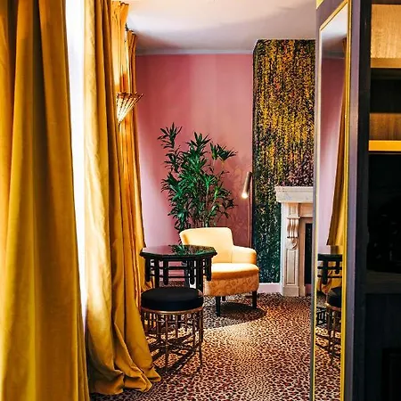 Flora Otel *