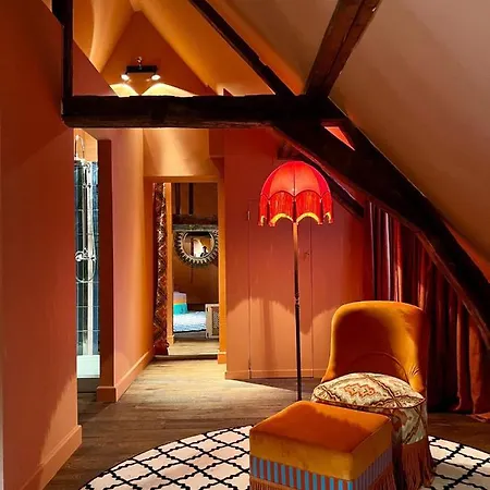 Flora Otel *