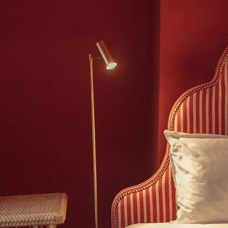 Flora Otel *